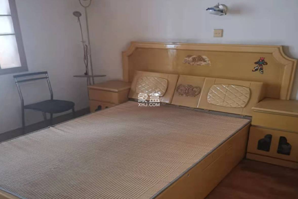 自来水生活区体育路15号  3室2厅2卫    38.0万 自来水生活区体育路15号  3室2厅2卫    38.0万客厅