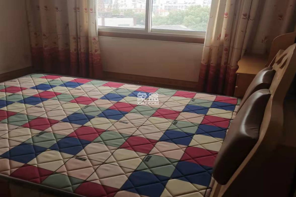 自来水生活区体育路15号  3室2厅2卫    38.0万 自来水生活区体育路15号  3室2厅2卫    38.0万客厅