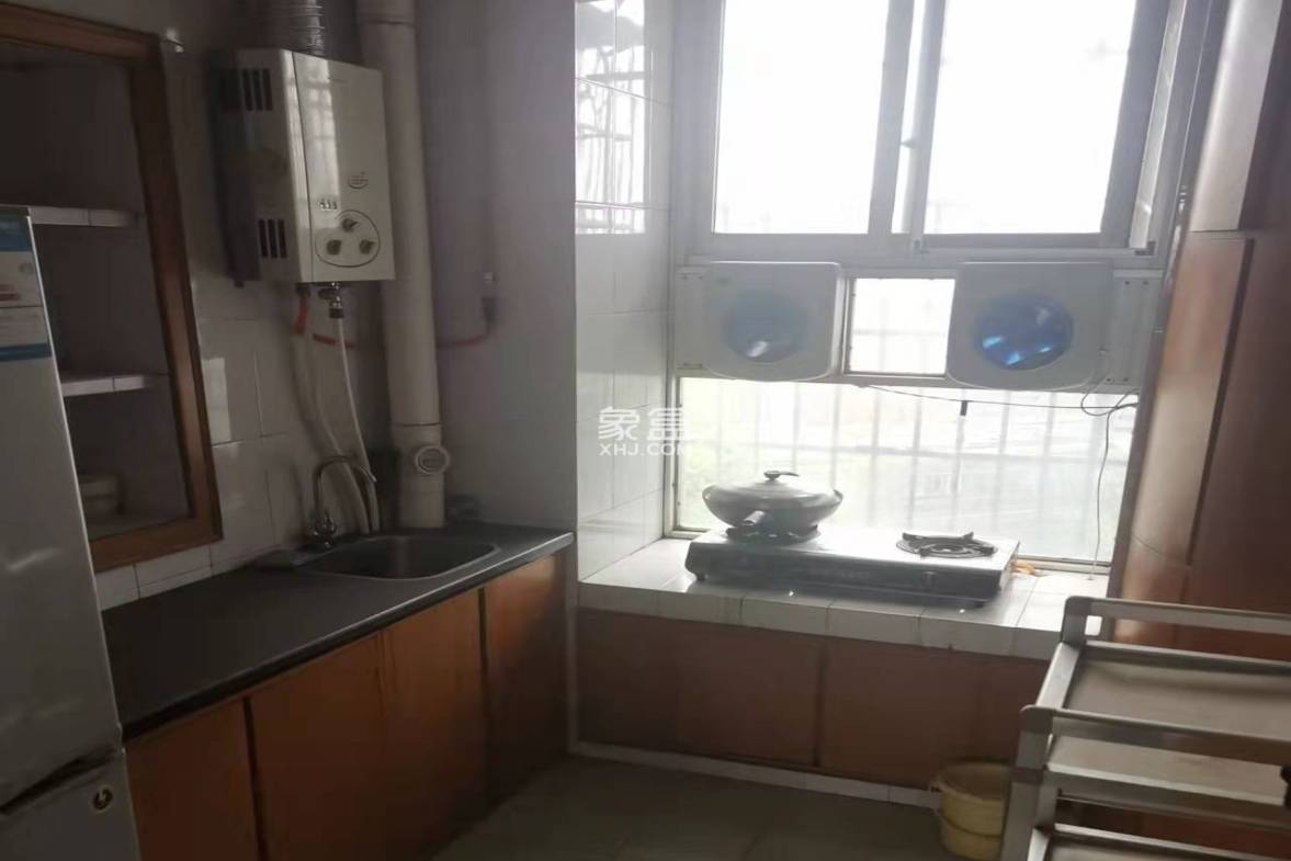 自来水生活区体育路15号  3室2厅2卫    38.0万 自来水生活区体育路15号  3室2厅2卫    38.0万客厅