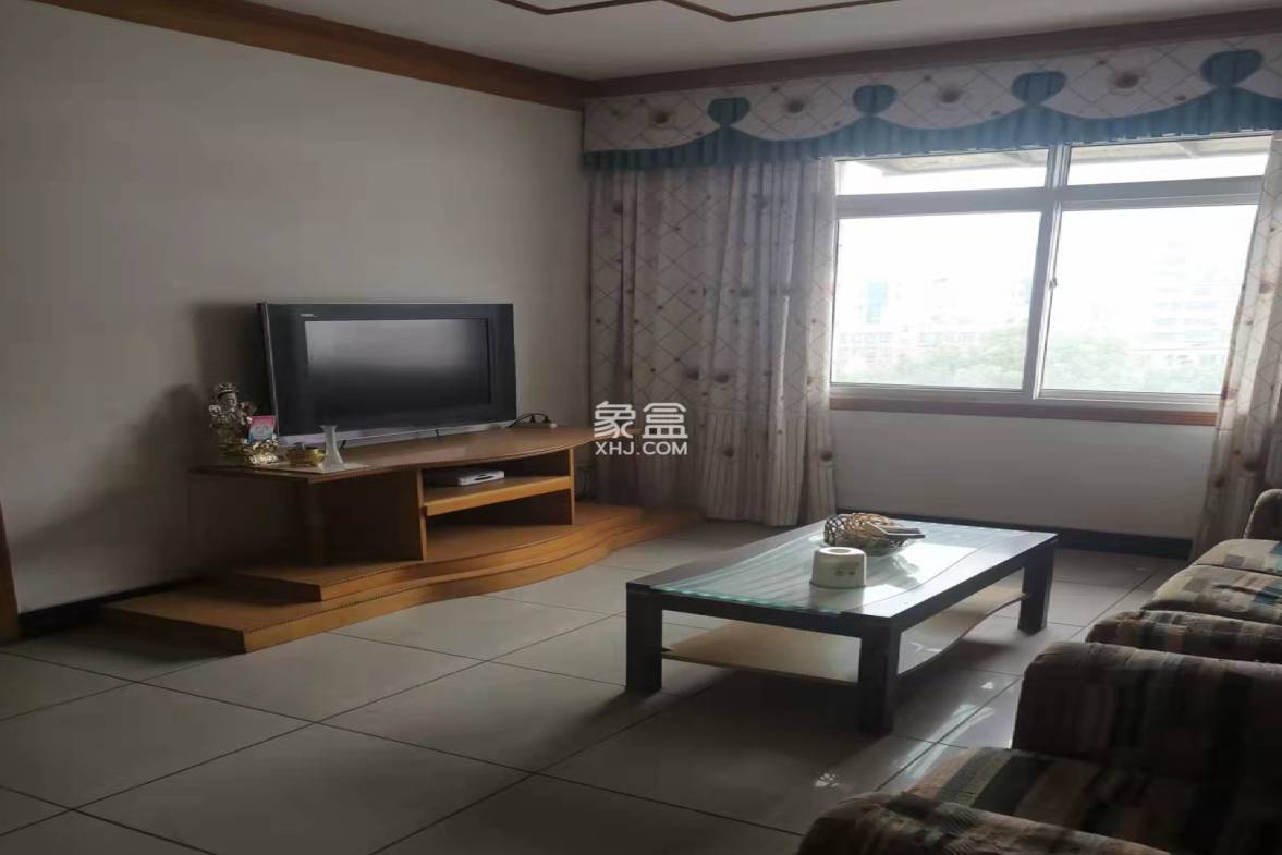 自来水生活区体育路15号  3室2厅2卫    38.0万 自来水生活区体育路15号  3室2厅2卫    38.0万客厅