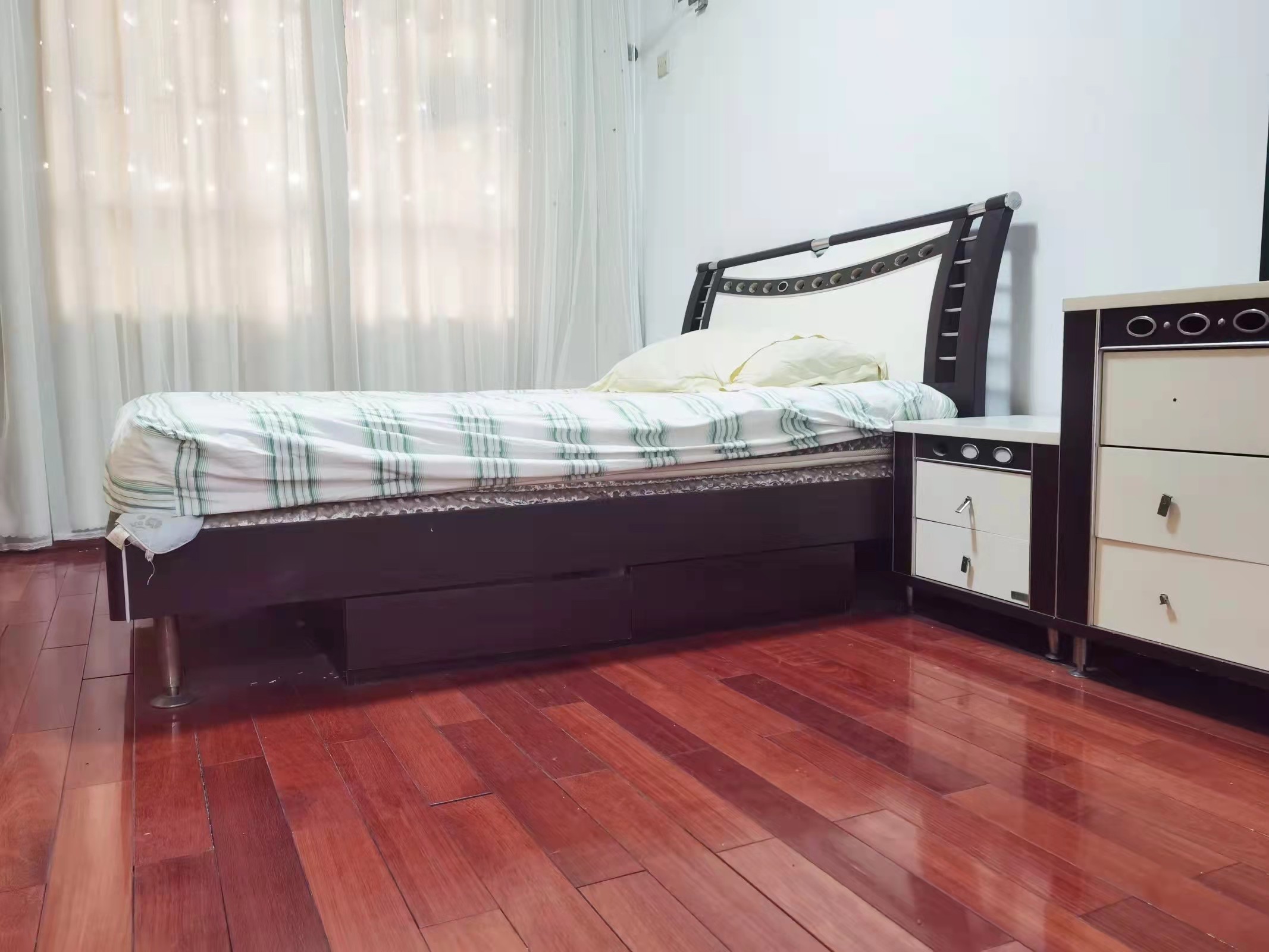 名牌大厦 3室2厅1卫 2500.0元/月 名牌大厦 3室2厅1卫 2500.0元/月室内图