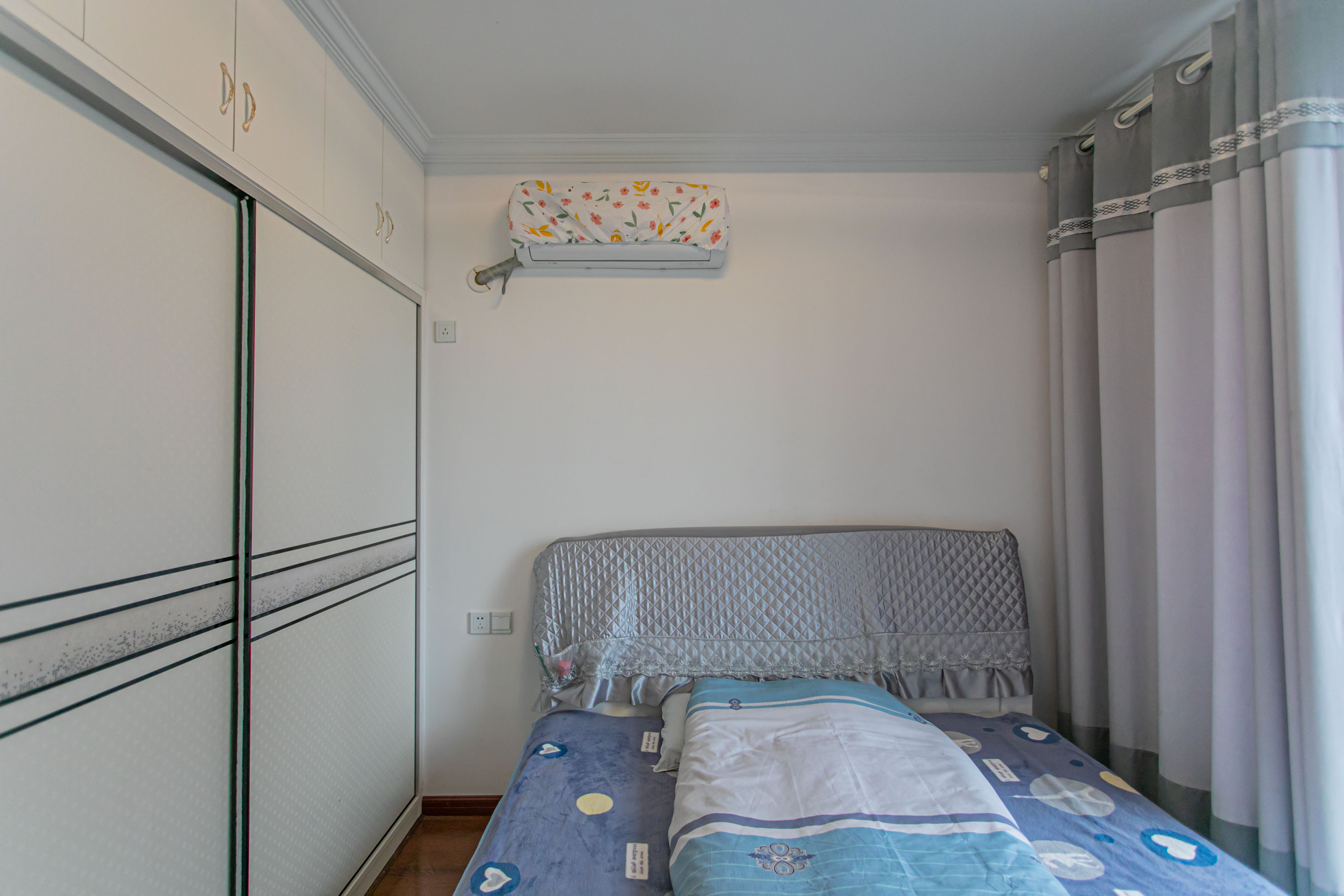 印山蓝色海岸 3室2厅1卫 79.0万 印山蓝色海岸 3室2厅1卫 79.0万卧室