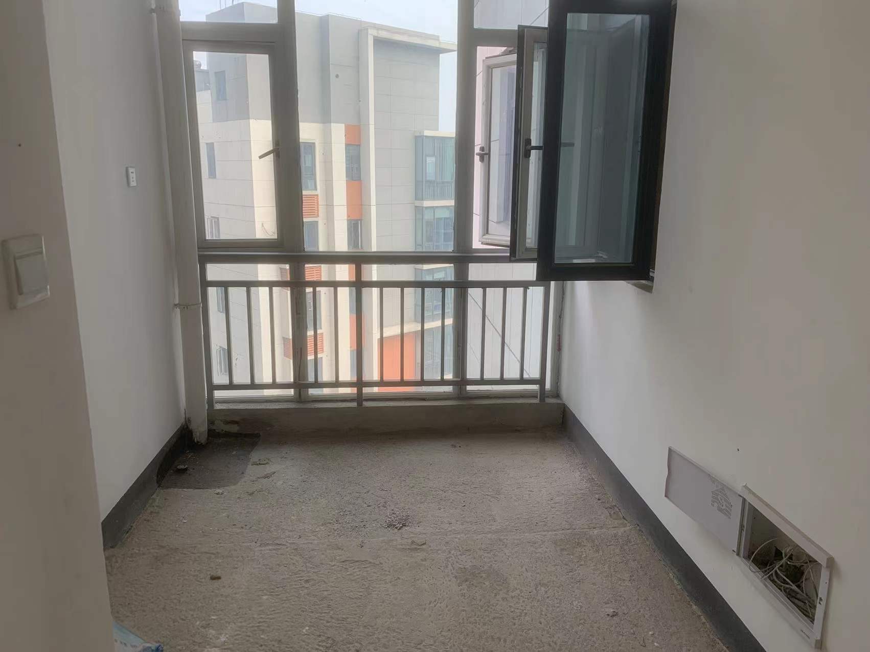 庐山一号  3室2厅2卫    90.0万 庐山一号  3室2厅2卫    90.0万客厅