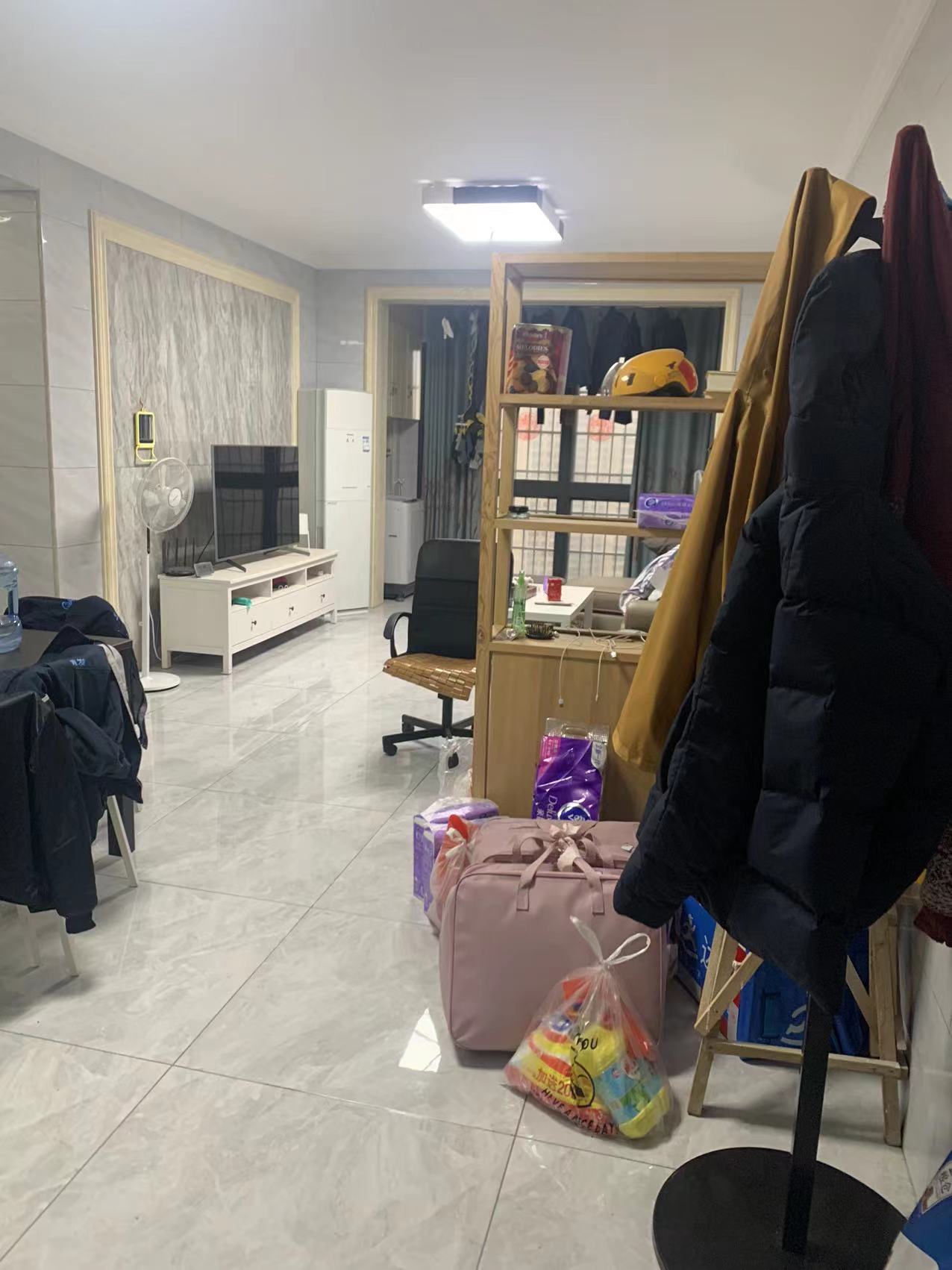 山水洲城华晨第一城 3室2厅2卫 85.0万 山水洲城华晨第一城 3室2厅2卫 85.0万客厅