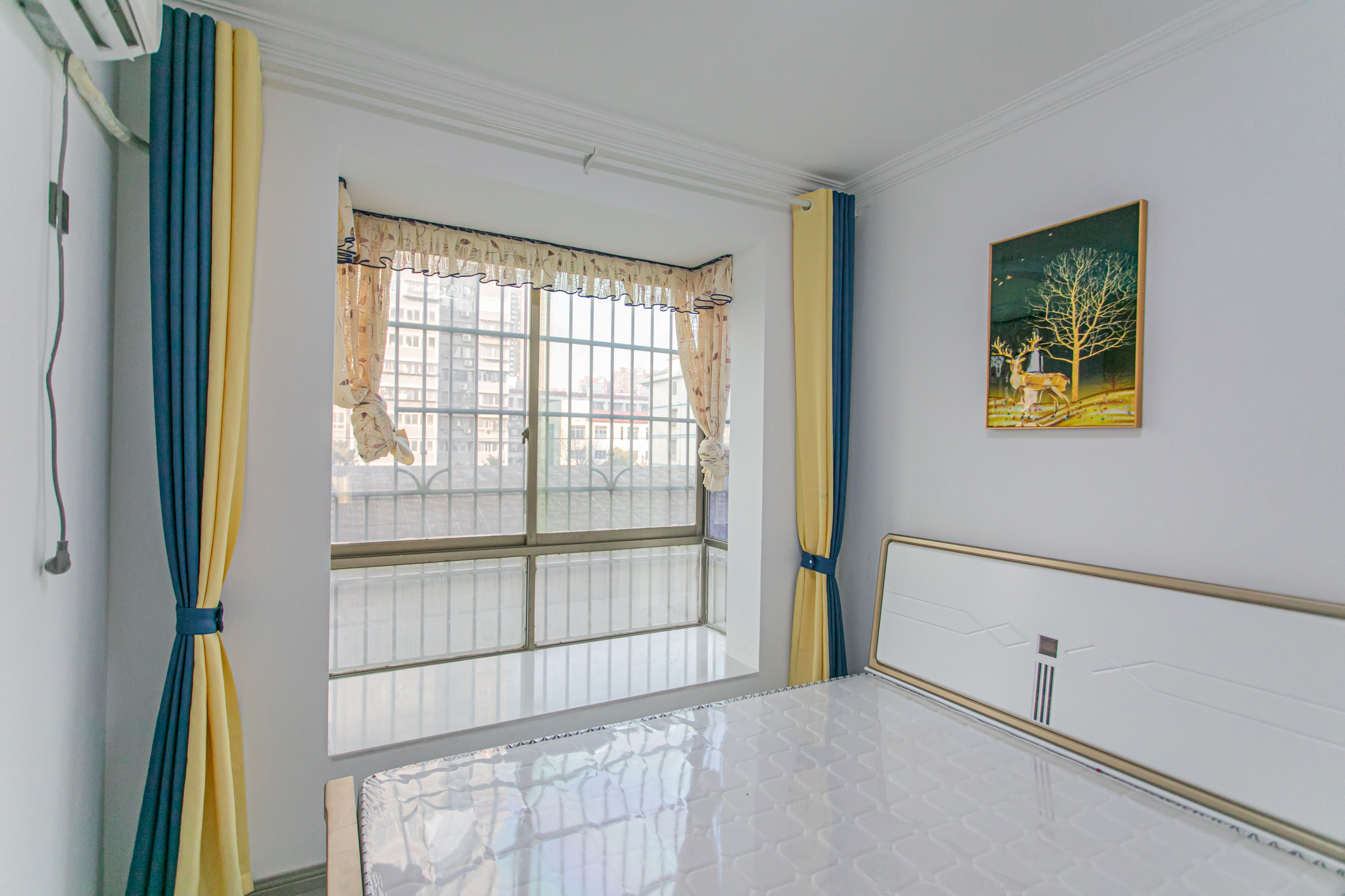 阳光丽景 3室2厅2卫 89.8万 阳光丽景 3室2厅2卫 89.8万卧室