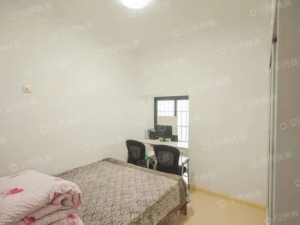 爱丁堡 3室2厅1卫 43.0万 爱丁堡 3室2厅1卫 43.0万客厅