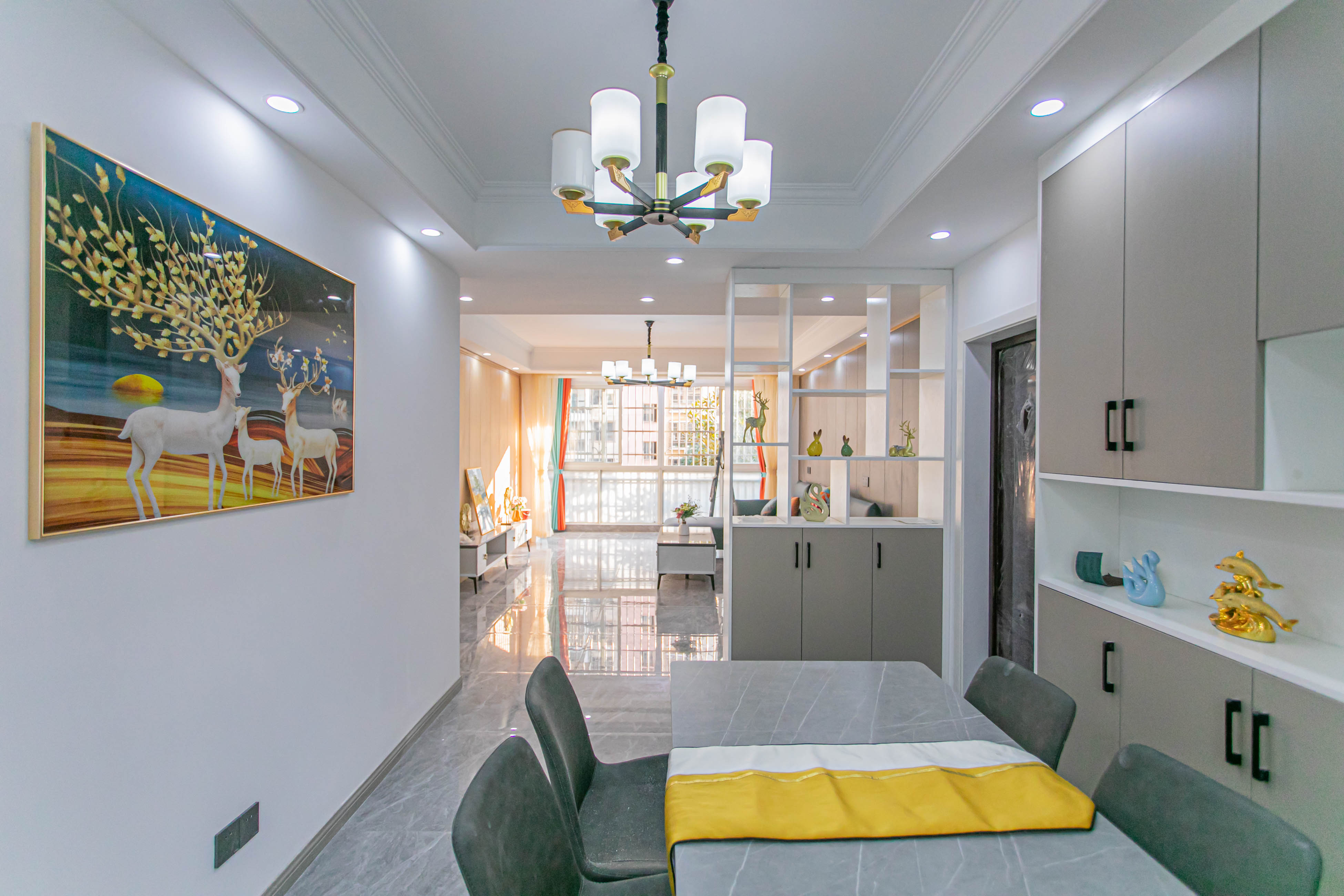 阳光丽景 3室2厅2卫 89.8万 阳光丽景 3室2厅2卫 89.8万客厅