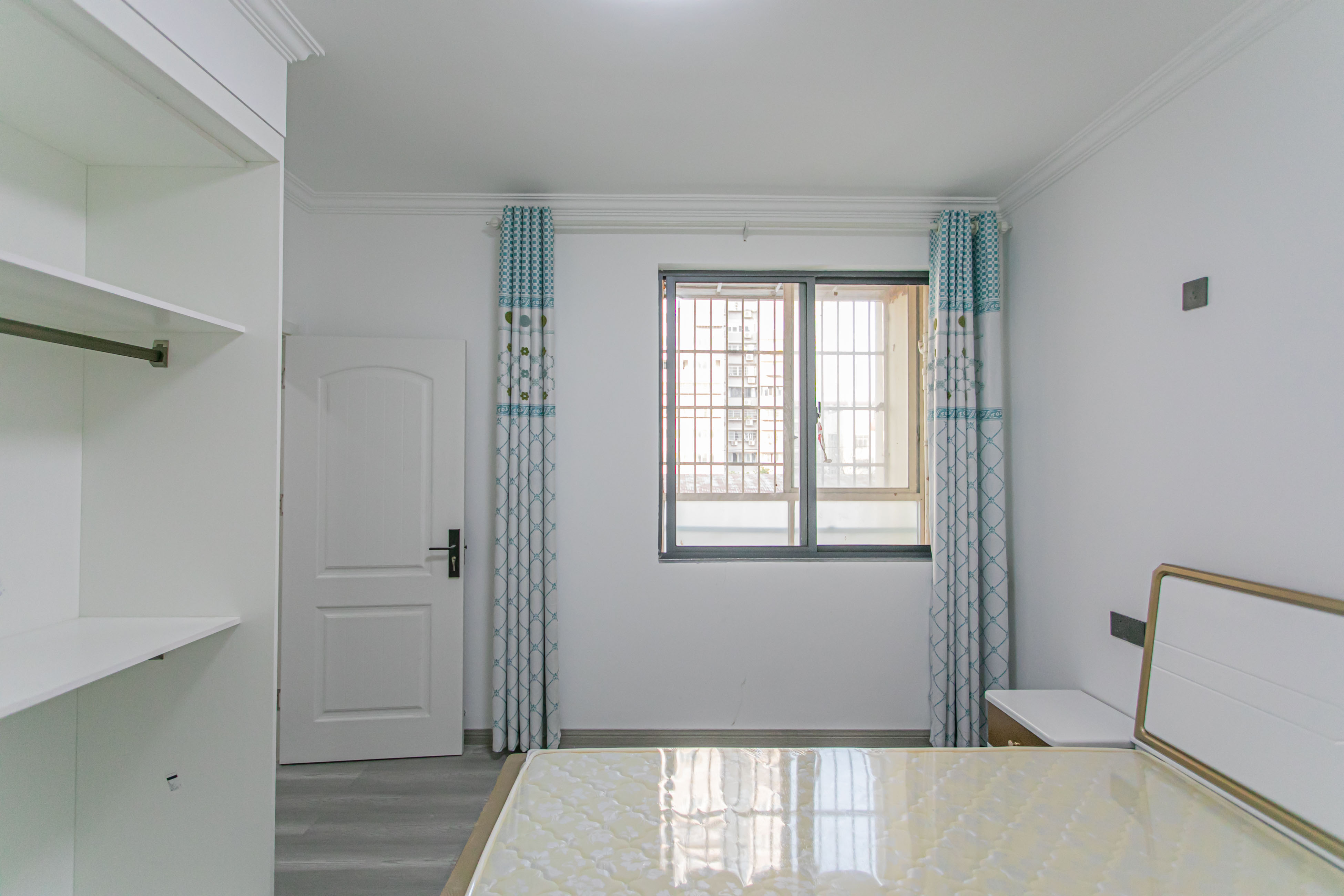 阳光丽景 3室2厅2卫 89.8万 阳光丽景 3室2厅2卫 89.8万卧室