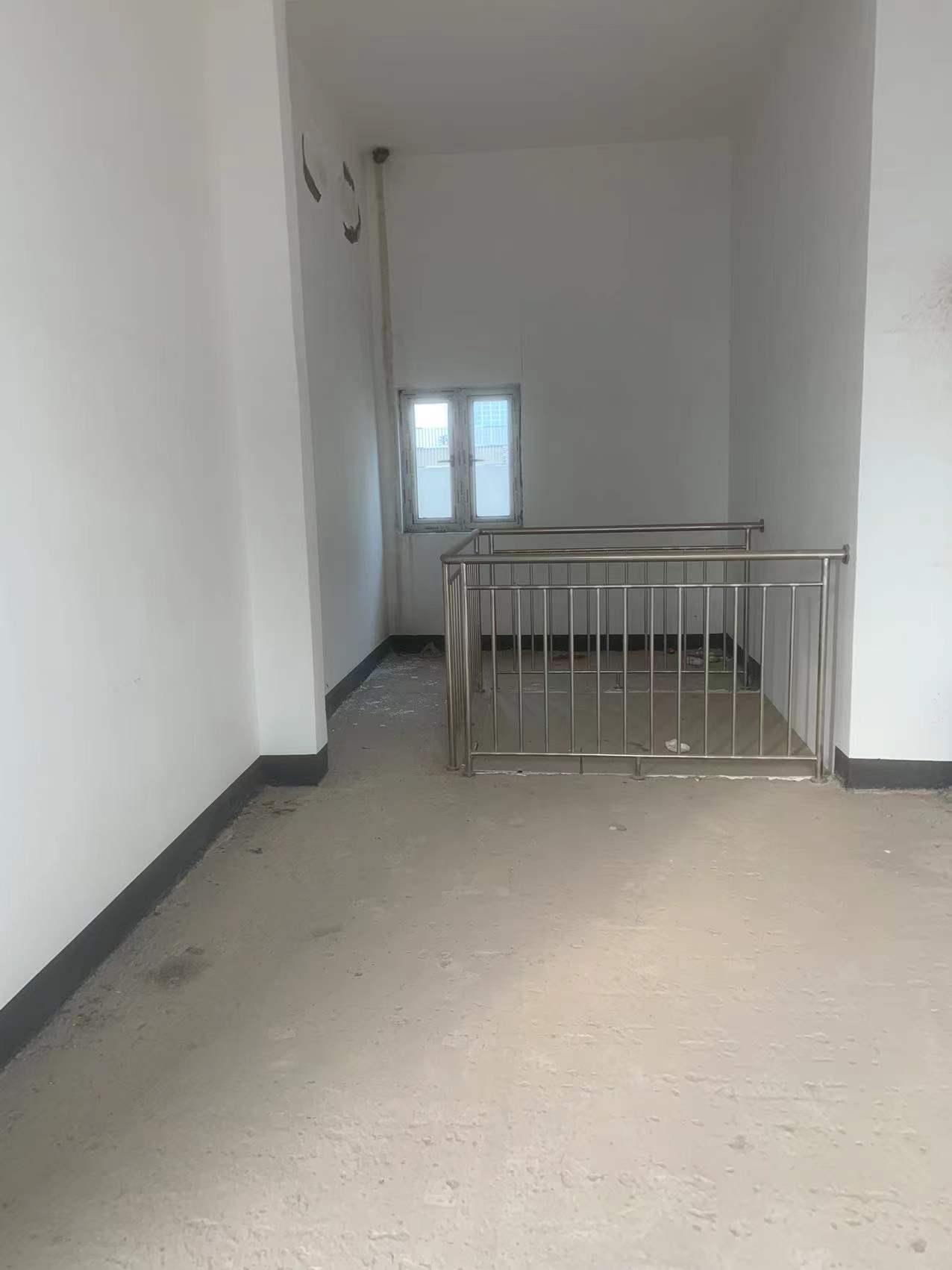 庐山一号  3室2厅2卫    90.0万 庐山一号  3室2厅2卫    90.0万客厅