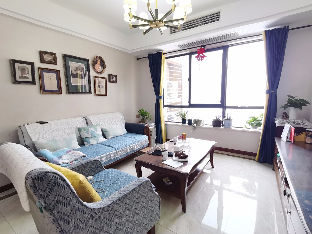 都市兰亭 3室2厅2卫 65.0万 都市兰亭 3室2厅2卫 65.0万客厅