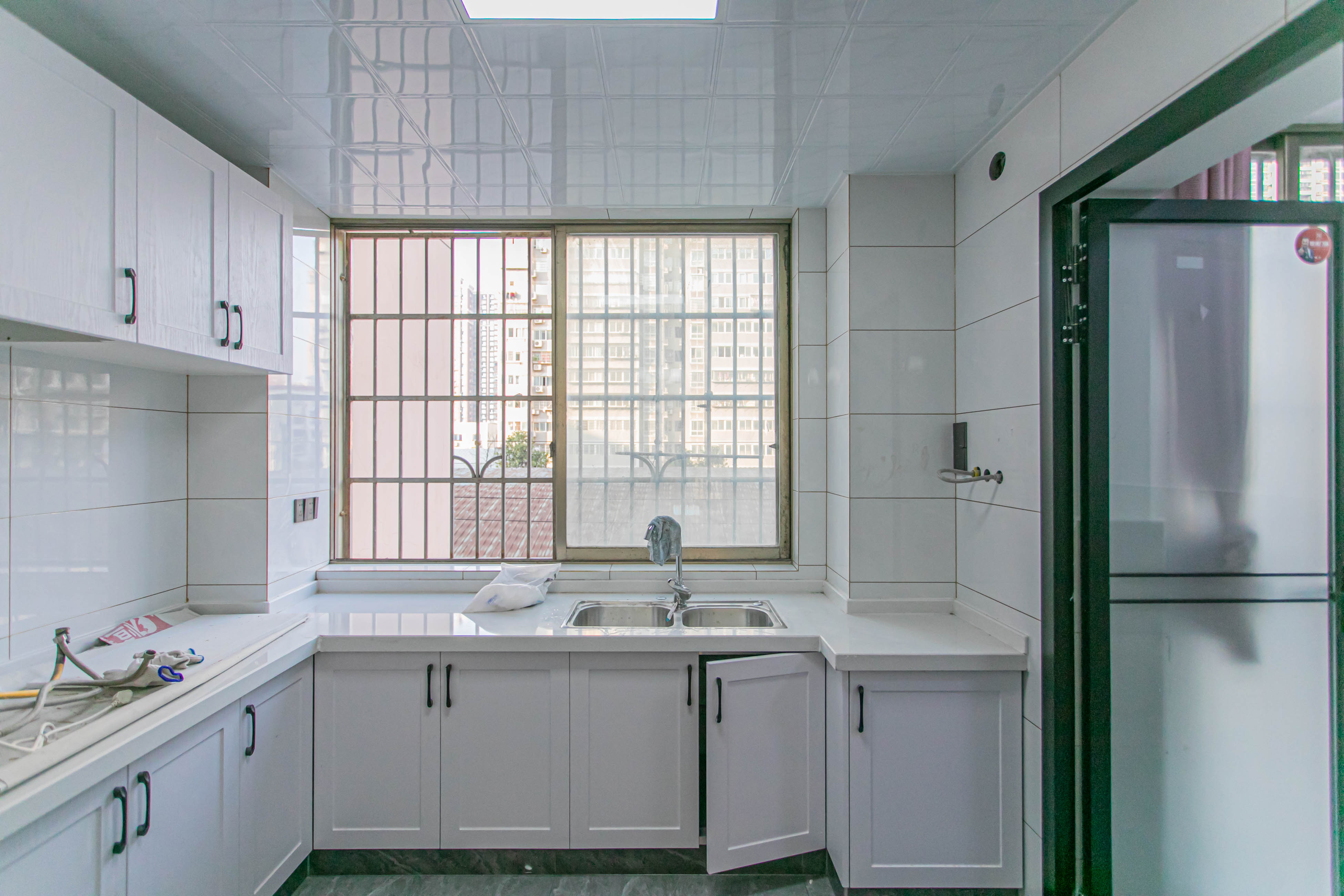 阳光丽景 3室2厅2卫 89.8万 阳光丽景 3室2厅2卫 89.8万厨房