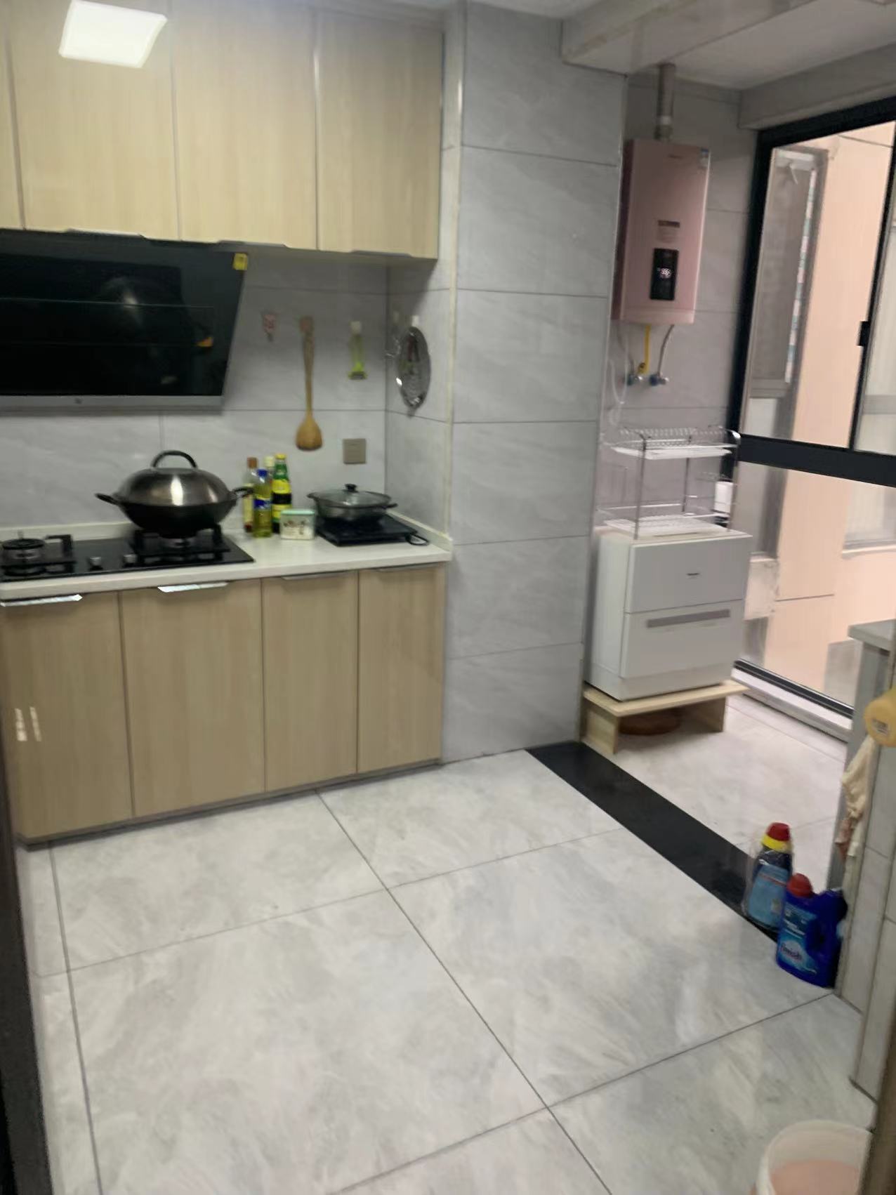 山水洲城华晨第一城 3室2厅2卫 85.0万 山水洲城华晨第一城 3室2厅2卫 85.0万客厅