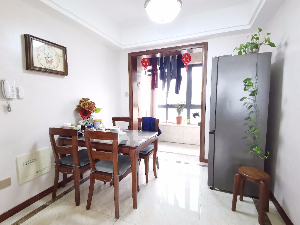 都市兰亭 3室2厅2卫 65.0万 都市兰亭 3室2厅2卫 65.0万客厅