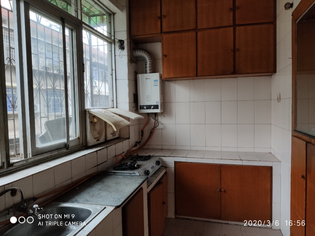 娄底市财政局家属院 3室2厅2卫 73.0万 娄底市财政局家属院 3室2厅2卫 73.0万客厅