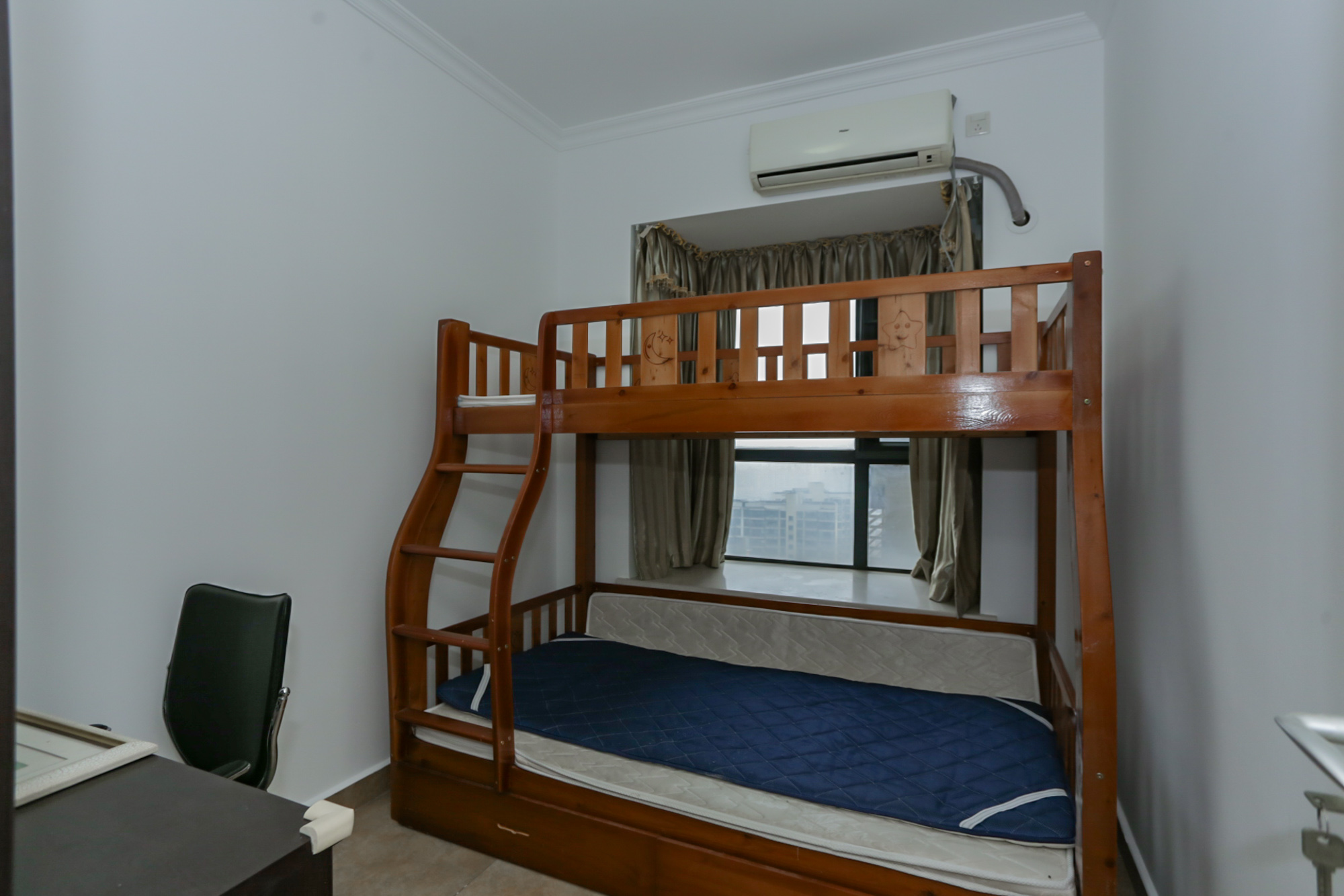 莱茵城  3室2厅2卫    103.0万卧室