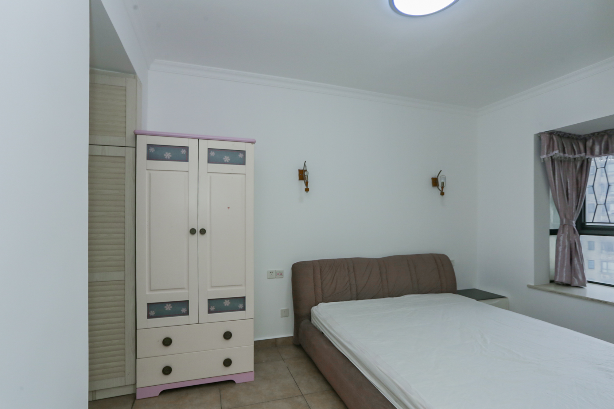 莱茵城  3室2厅2卫    103.0万卧室