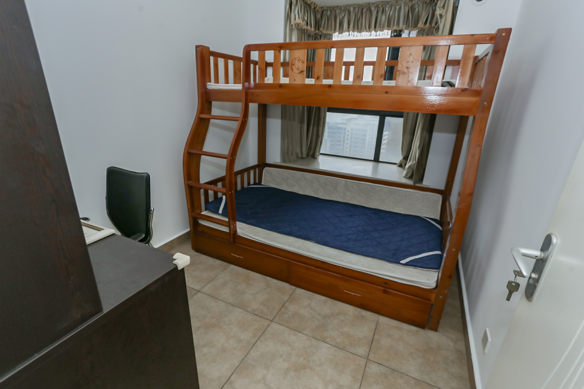 莱茵城  3室2厅2卫    103.0万卧室