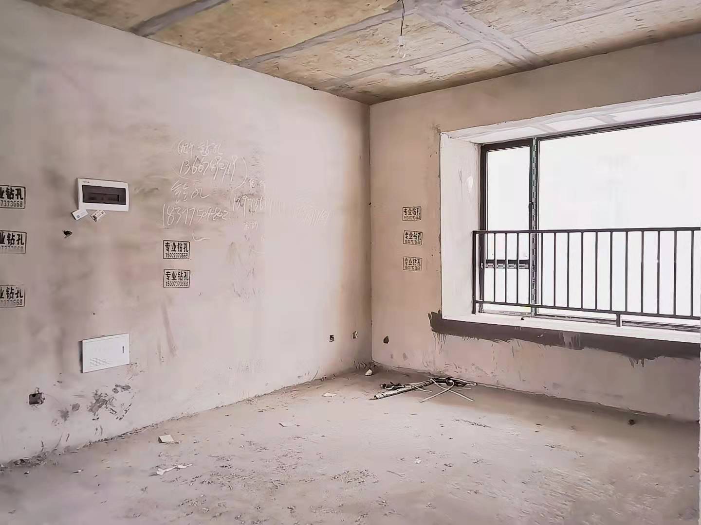 御景东方  4室2厅2卫    75.0万 御景东方  4室2厅2卫    75.0万客厅