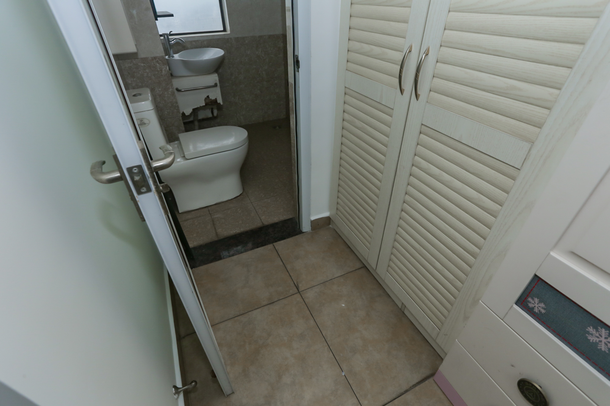 莱茵城  3室2厅2卫    103.0万阳台