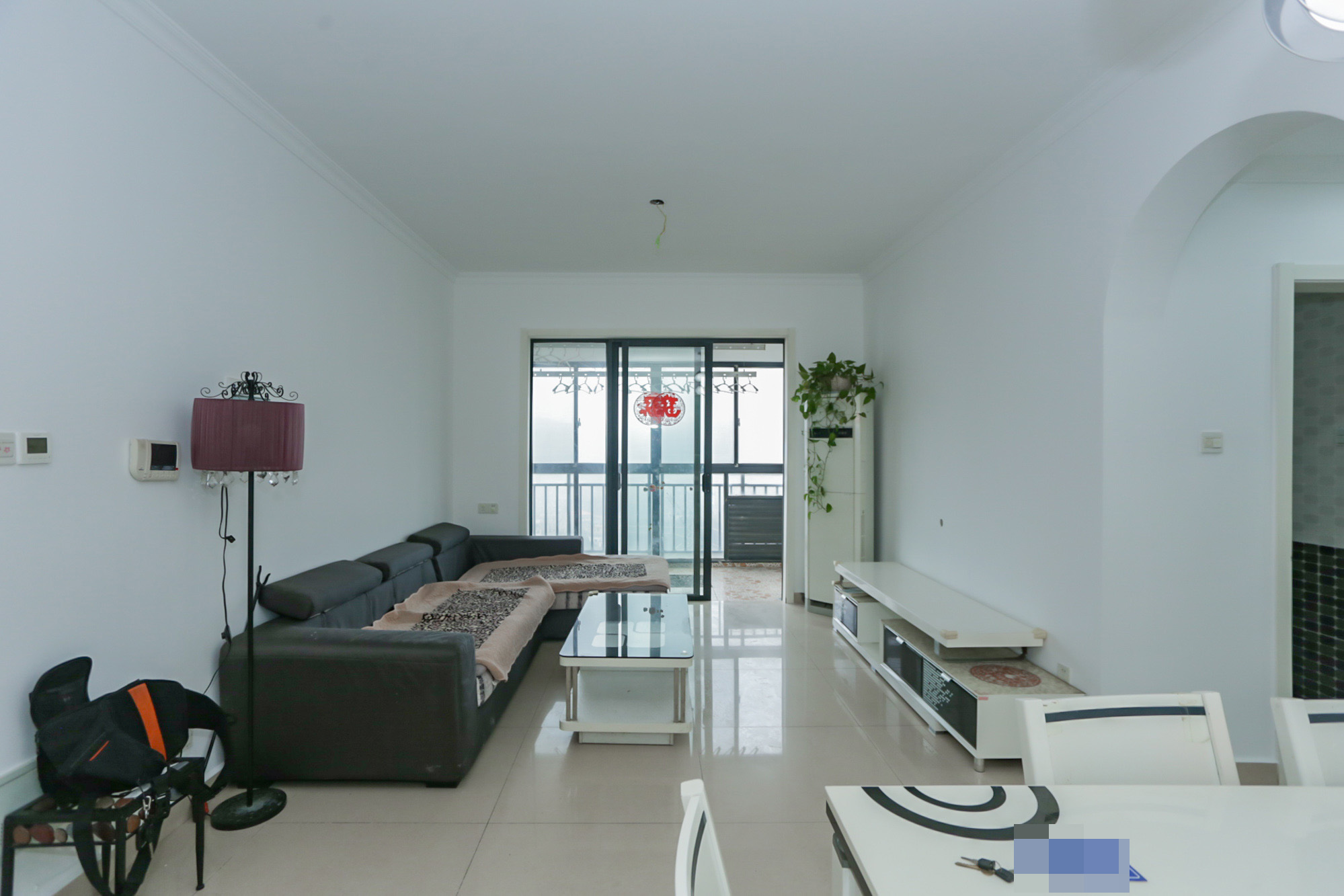 莱茵城  3室2厅2卫    103.0万客厅