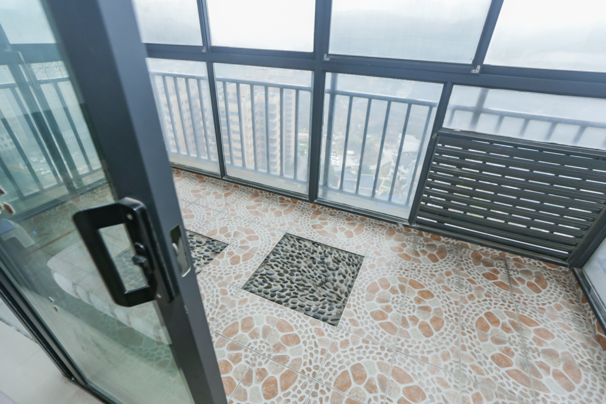 莱茵城  3室2厅2卫    103.0万阳台