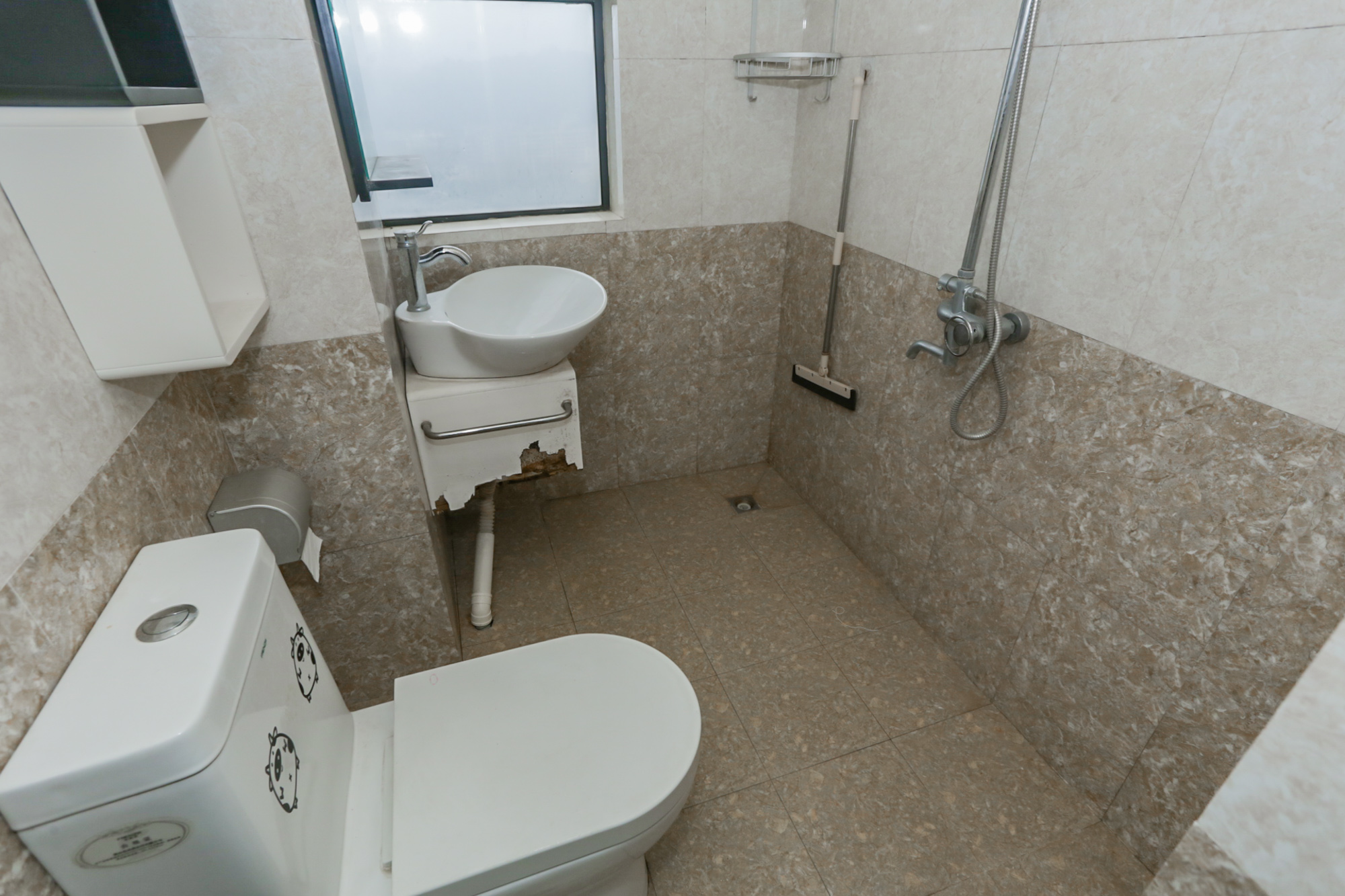 莱茵城  3室2厅2卫    103.0万卫生间