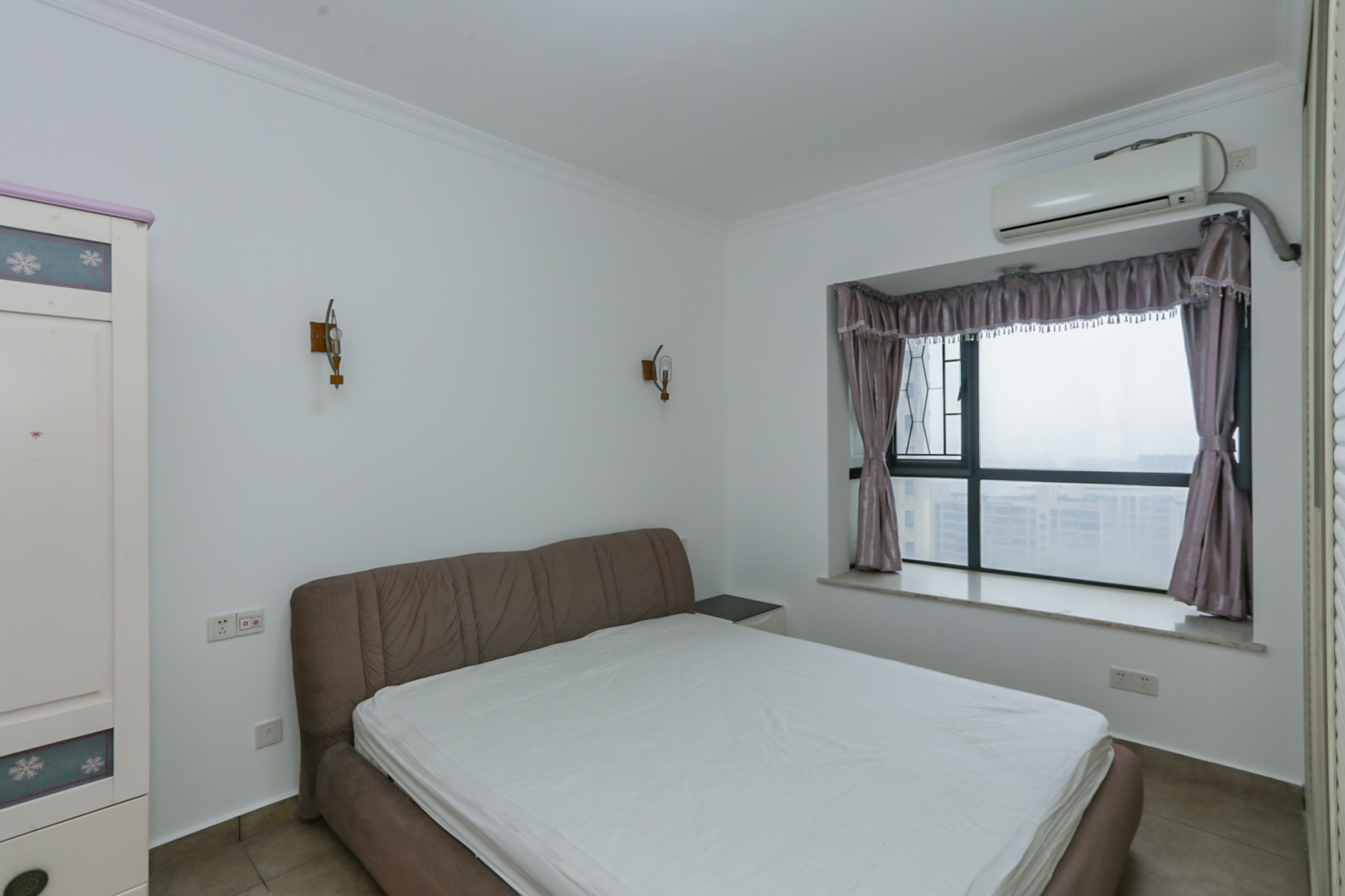 莱茵城  3室2厅2卫    103.0万卧室