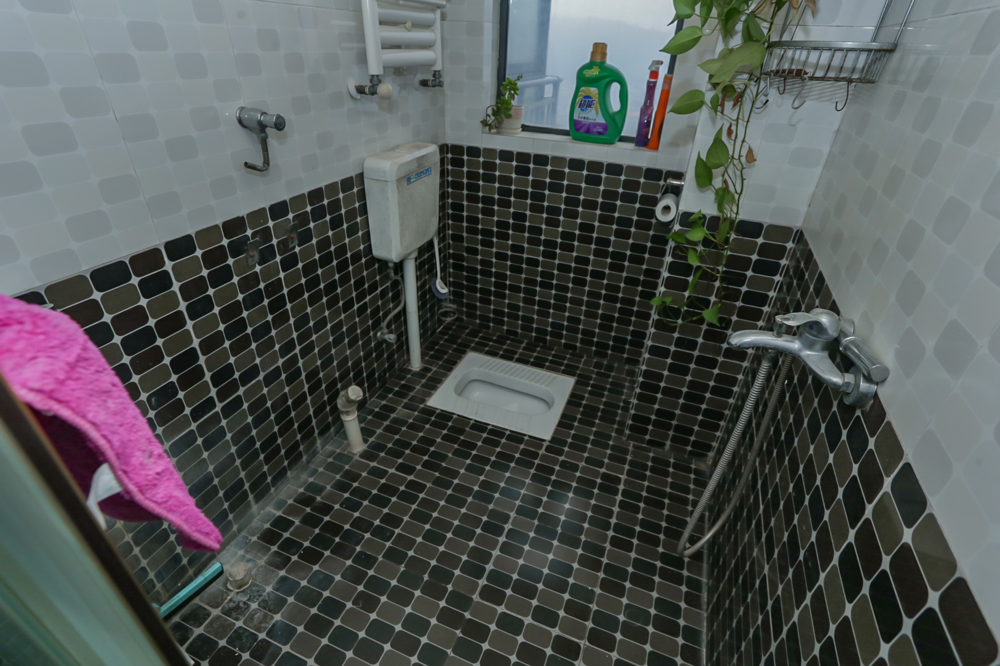 莱茵城  3室2厅2卫    103.0万卫生间