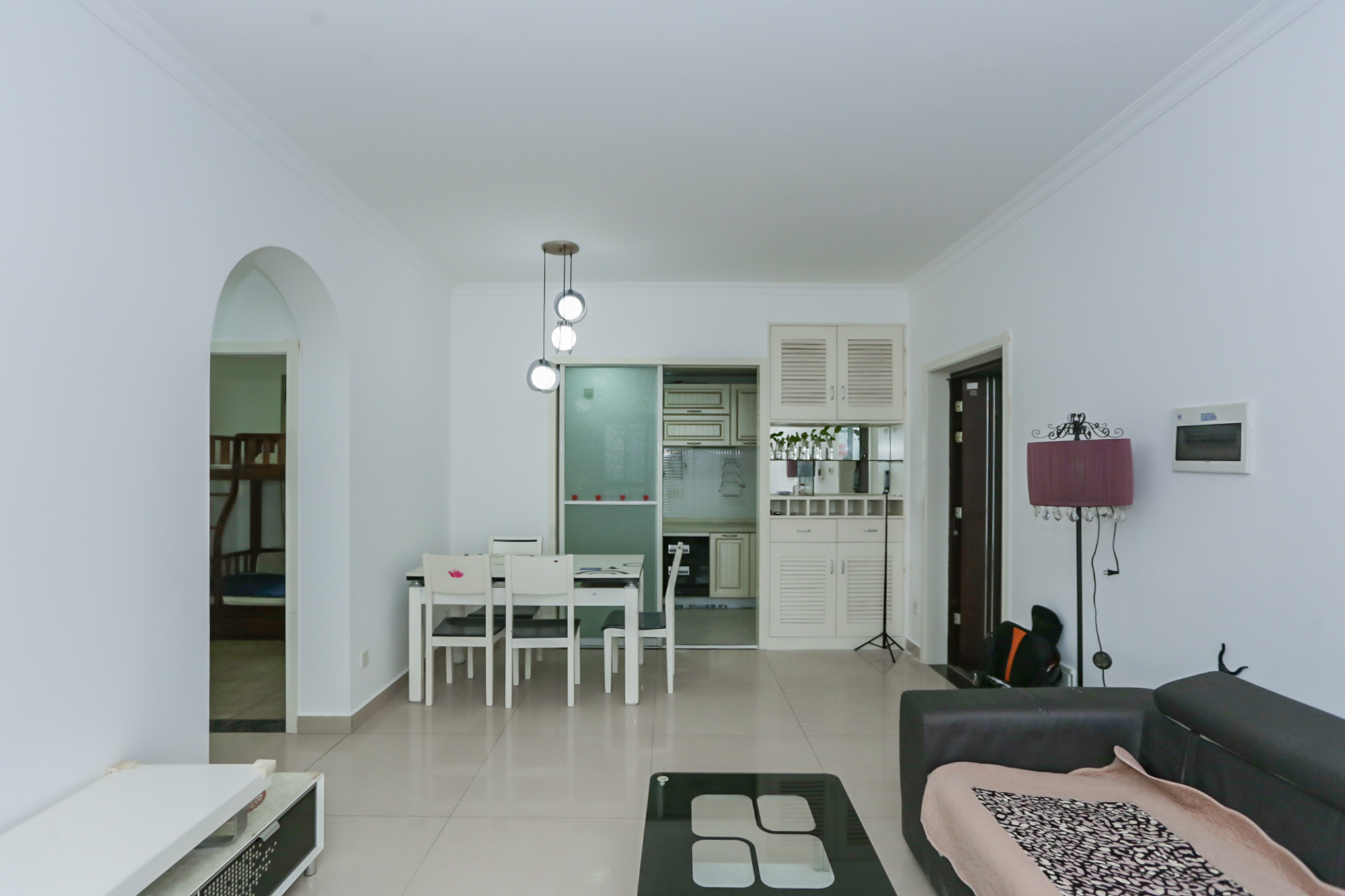 莱茵城  3室2厅2卫    103.0万客厅