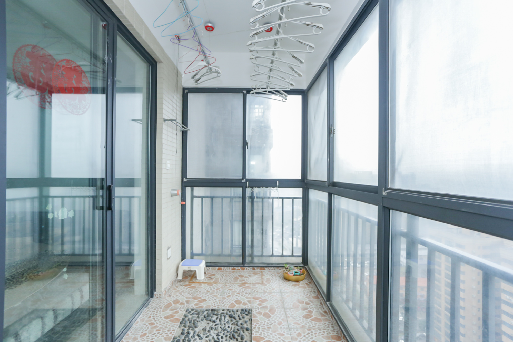 莱茵城  3室2厅2卫    103.0万阳台