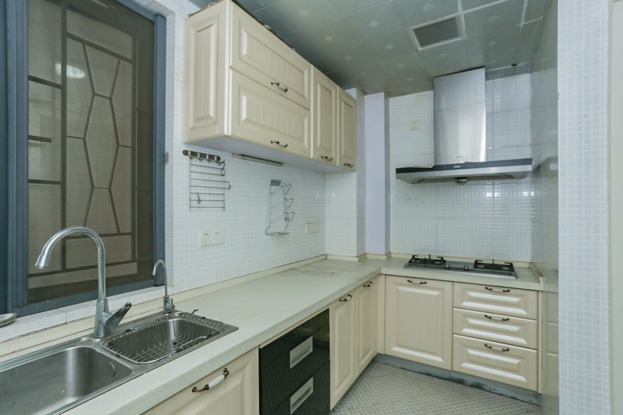 莱茵城  3室2厅2卫    103.0万厨房