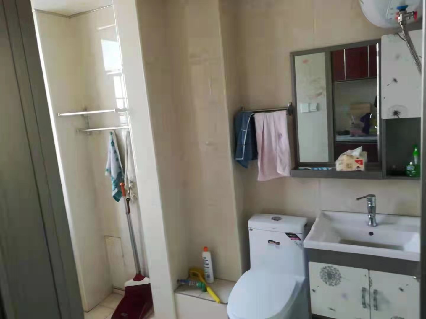 财智公馆大厦(瑞士国际酒店) 1室1厅1卫 1000.0元/月 财智公馆大厦(瑞士国际酒店) 1室1厅1卫 1000.0元/月室内图