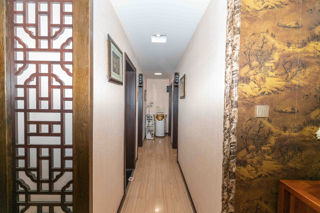 君临青园花都  3室2厅2卫    129.0万阳台