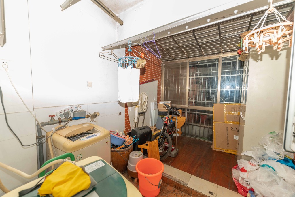 君临青园花都  3室2厅2卫    129.0万阳台