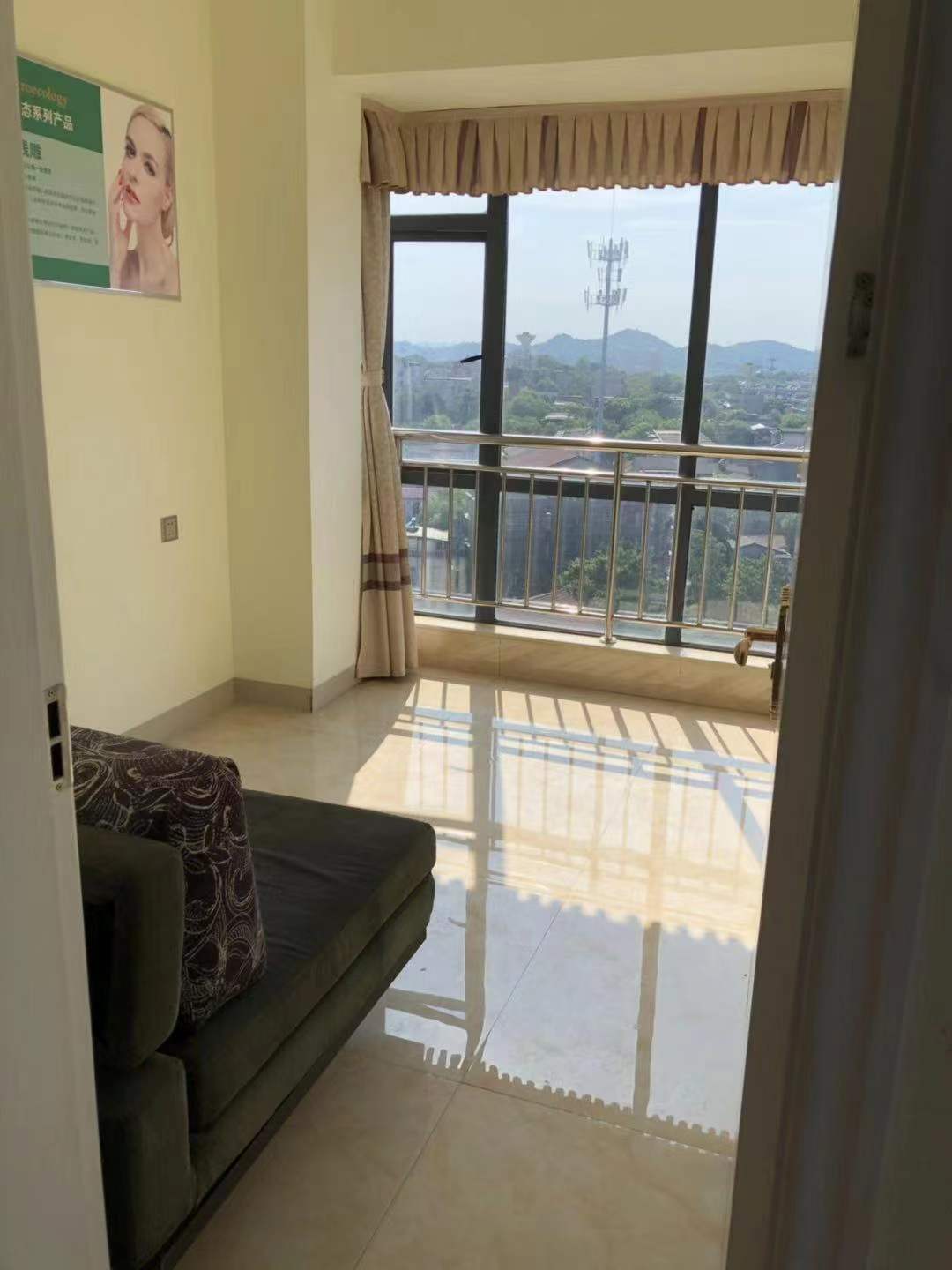 雄森国际  2室1厅1卫    1600.0元/月 雄森国际  2室1厅1卫    1600.0元/月室内图