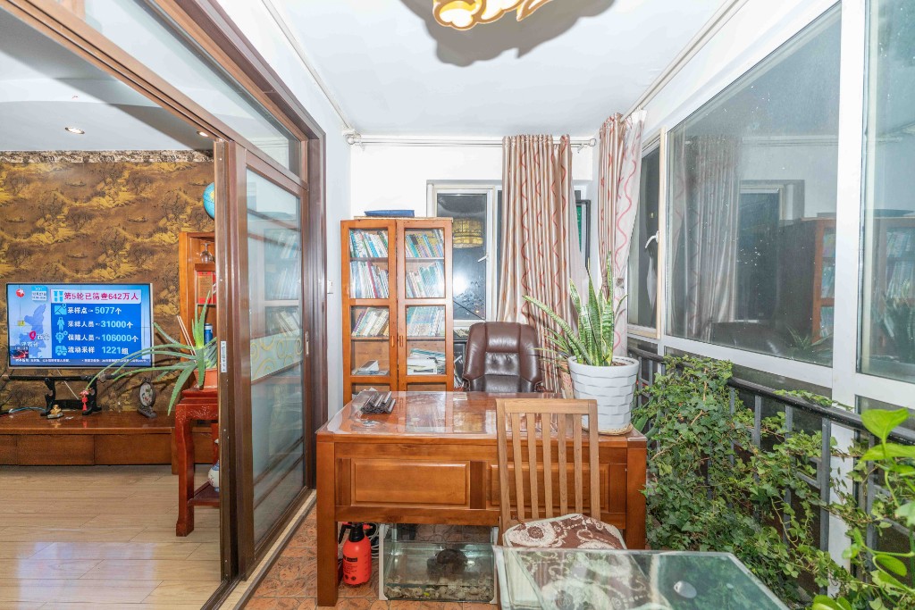 君临青园花都  3室2厅2卫    129.0万阳台