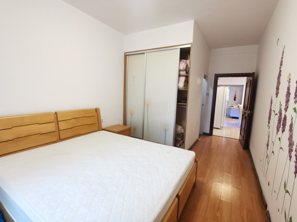 庐山恋 4室2厅2卫 65.0万 庐山恋 4室2厅2卫 65.0万客厅