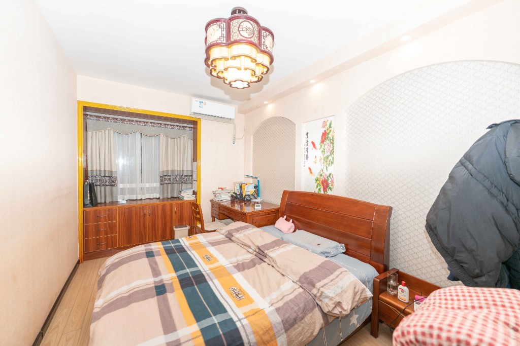 君临青园花都  3室2厅2卫    129.0万卧室