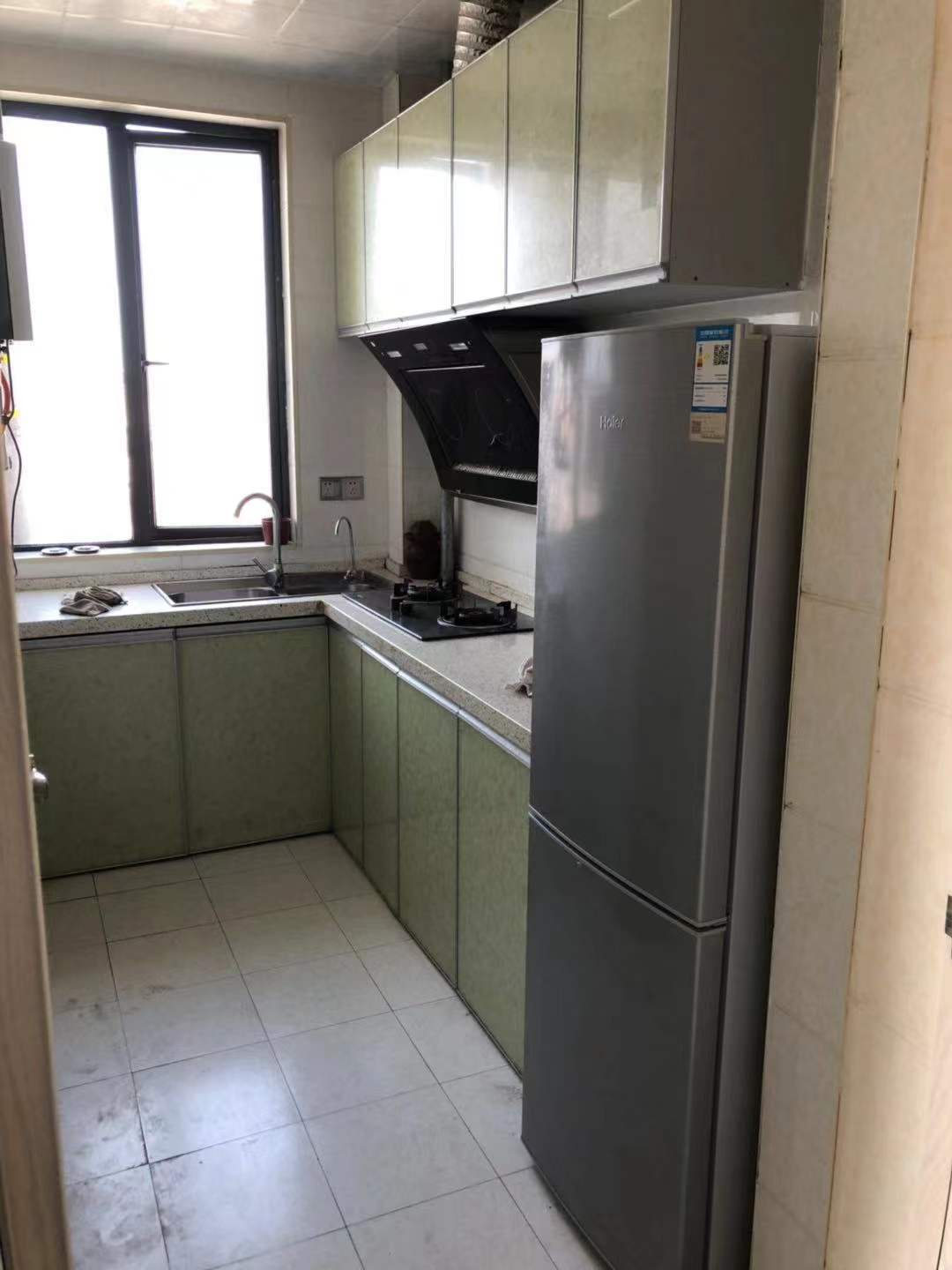 雄森国际  2室1厅1卫    1600.0元/月 雄森国际  2室1厅1卫    1600.0元/月室内图