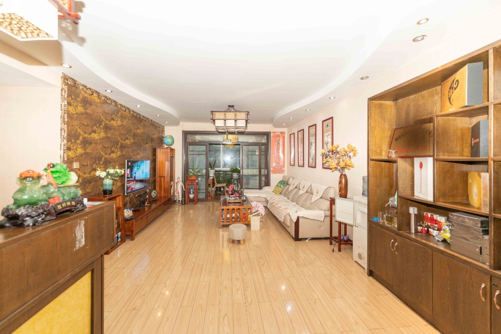 君临青园花都  3室2厅2卫    129.0万客厅