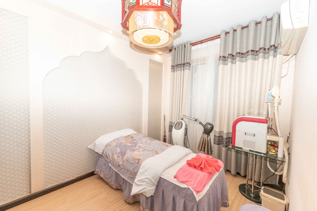 君临青园花都  3室2厅2卫    129.0万卧室