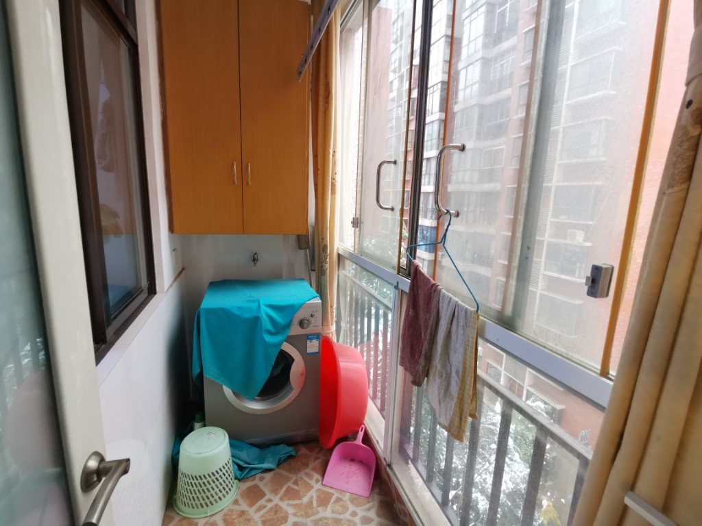 庐山恋 4室2厅2卫 65.0万 庐山恋 4室2厅2卫 65.0万客厅