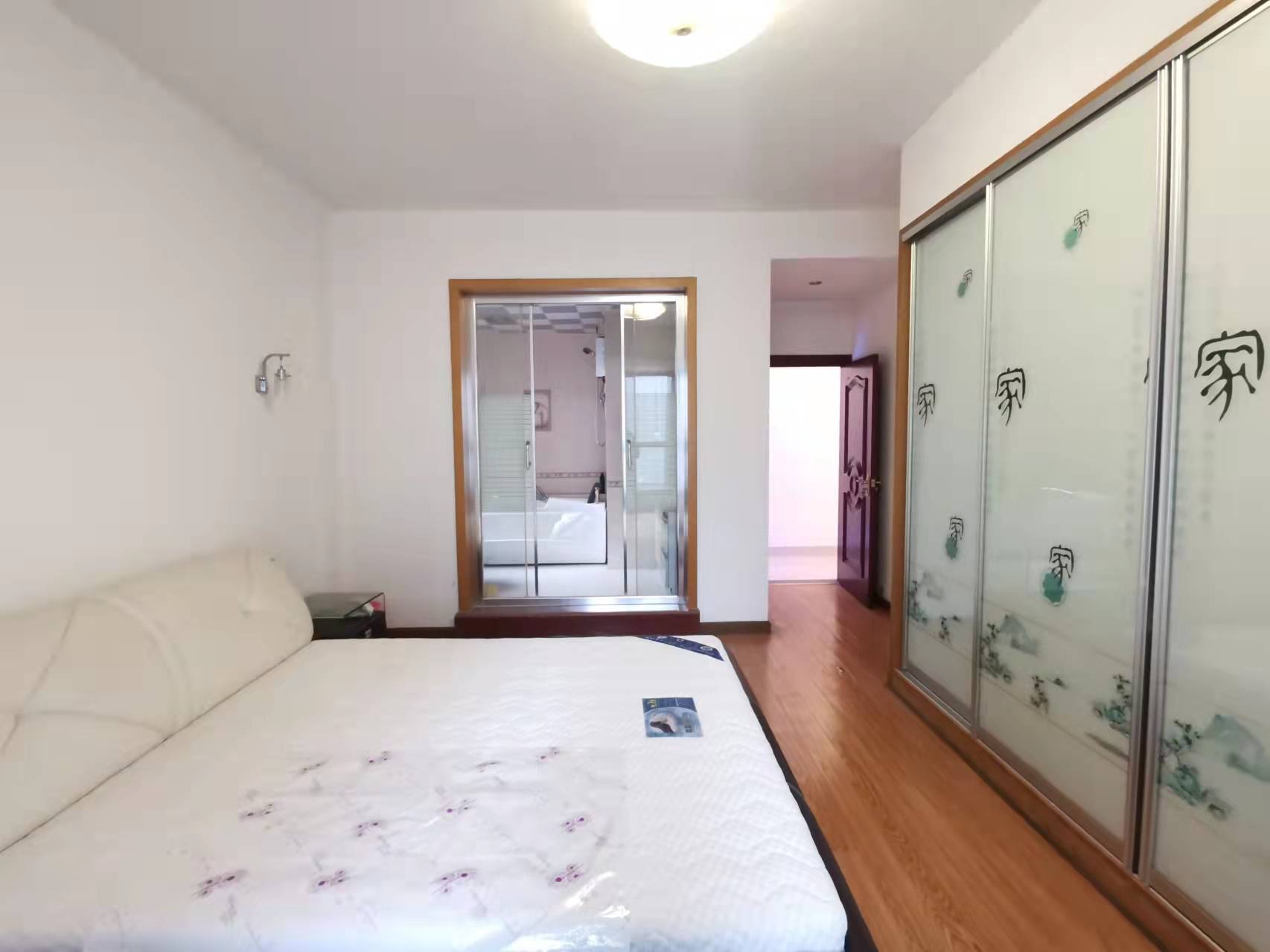 庐山恋 4室2厅2卫 65.0万 庐山恋 4室2厅2卫 65.0万客厅