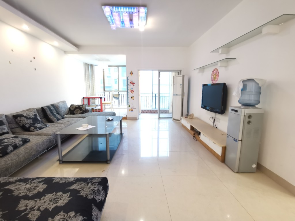 庐山恋 4室2厅2卫 65.0万 庐山恋 4室2厅2卫 65.0万客厅