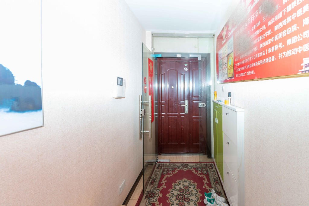 君临青园花都  3室2厅2卫    129.0万阳台