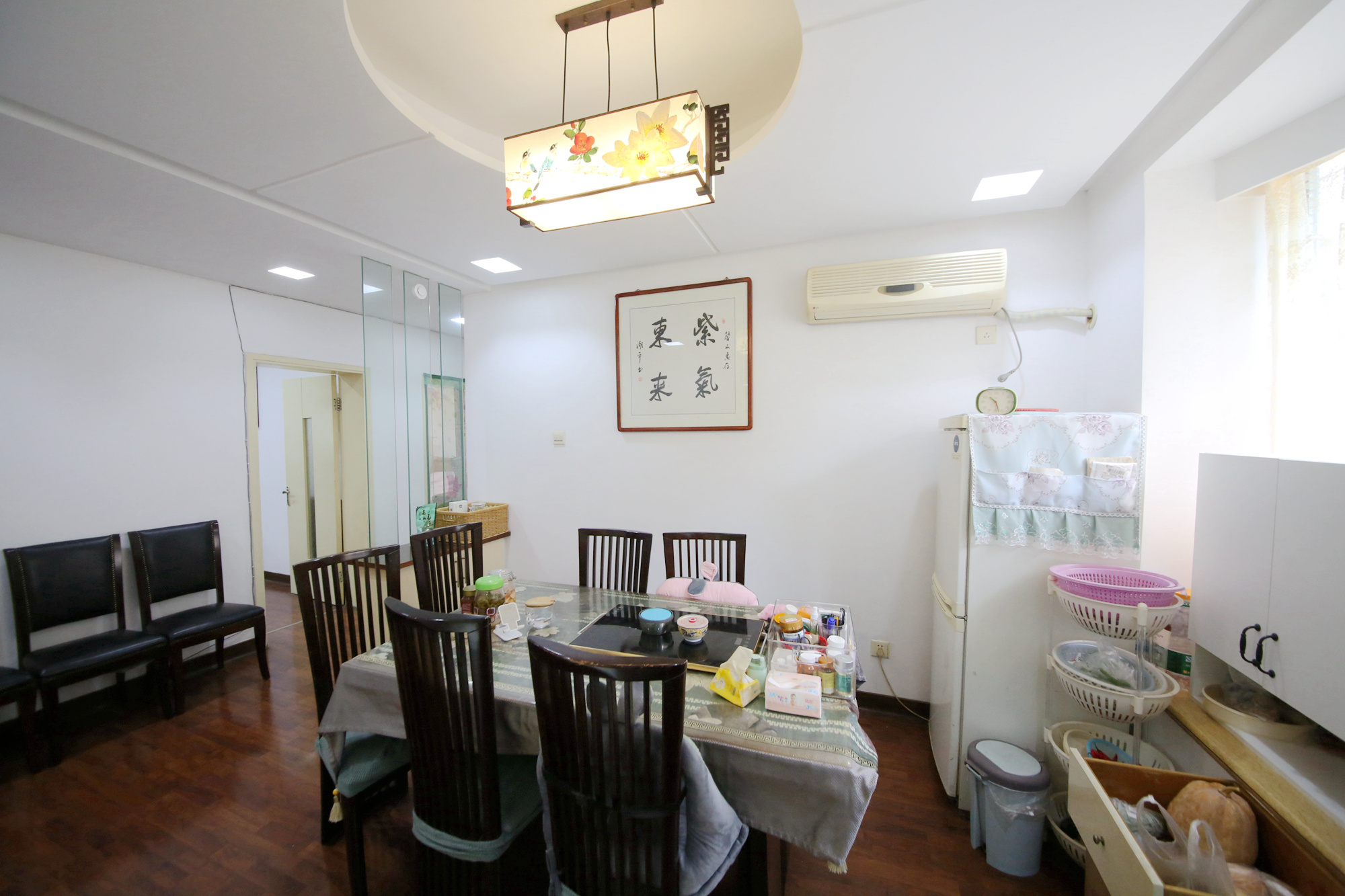 恒达花园  4室2厅2卫    108.0万客厅