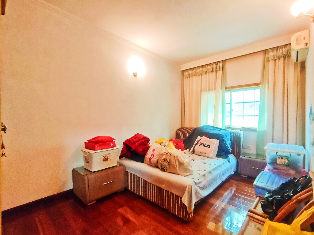 熹悦花都  4室2厅2卫    102.0万客厅