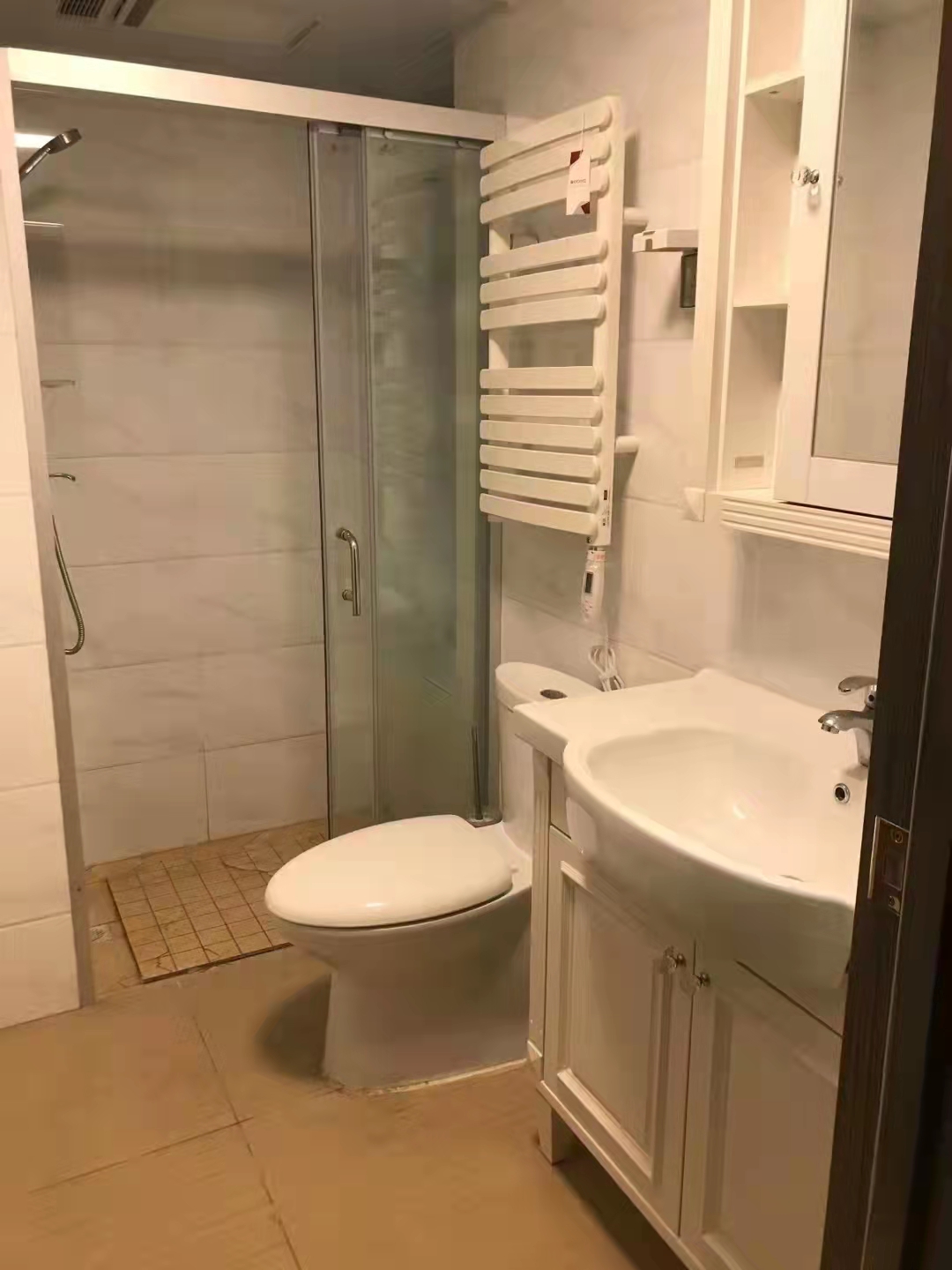 碧桂园梓山府 4室2厅2卫 3000.0元/月 碧桂园梓山府 4室2厅2卫 3000.0元/月室内图