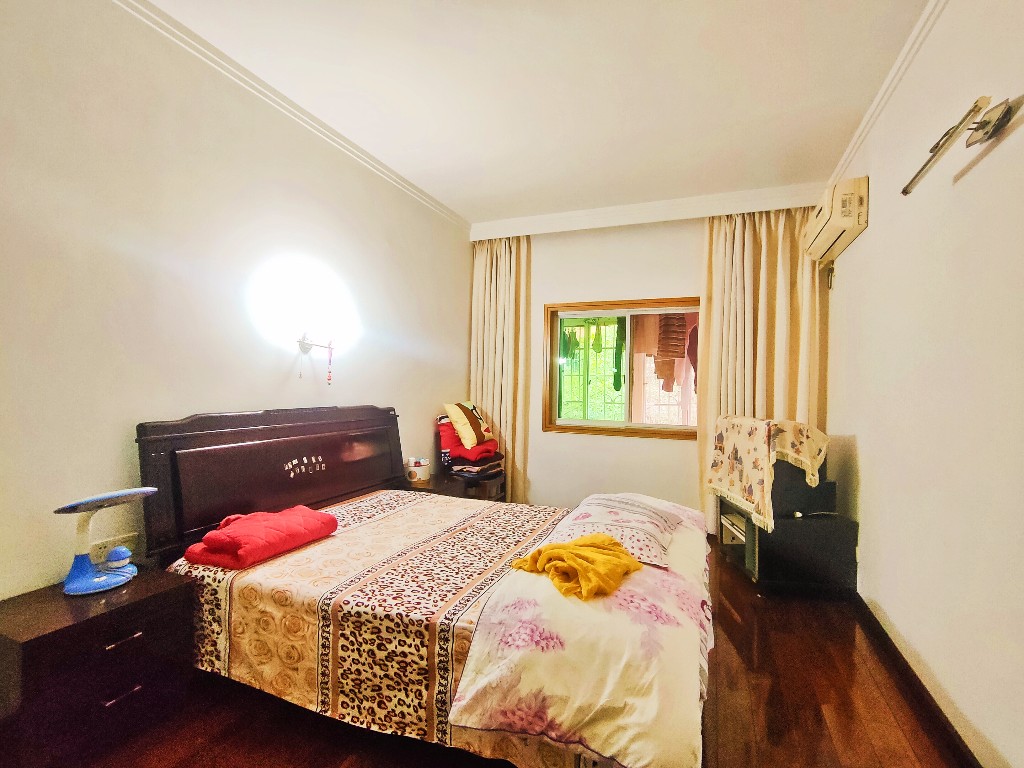 熹悦花都  4室2厅2卫    102.0万客厅