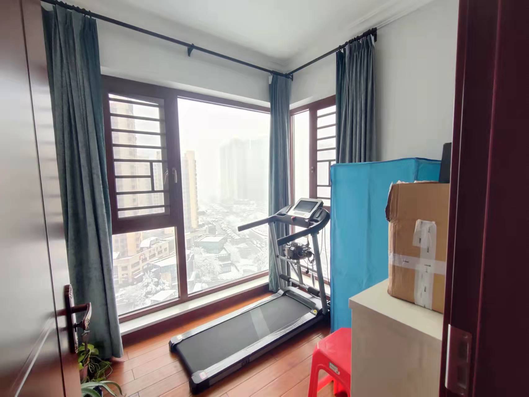 蓝溪谷  4室2厅2卫    160.0万 蓝溪谷  4室2厅2卫    160.0万客厅